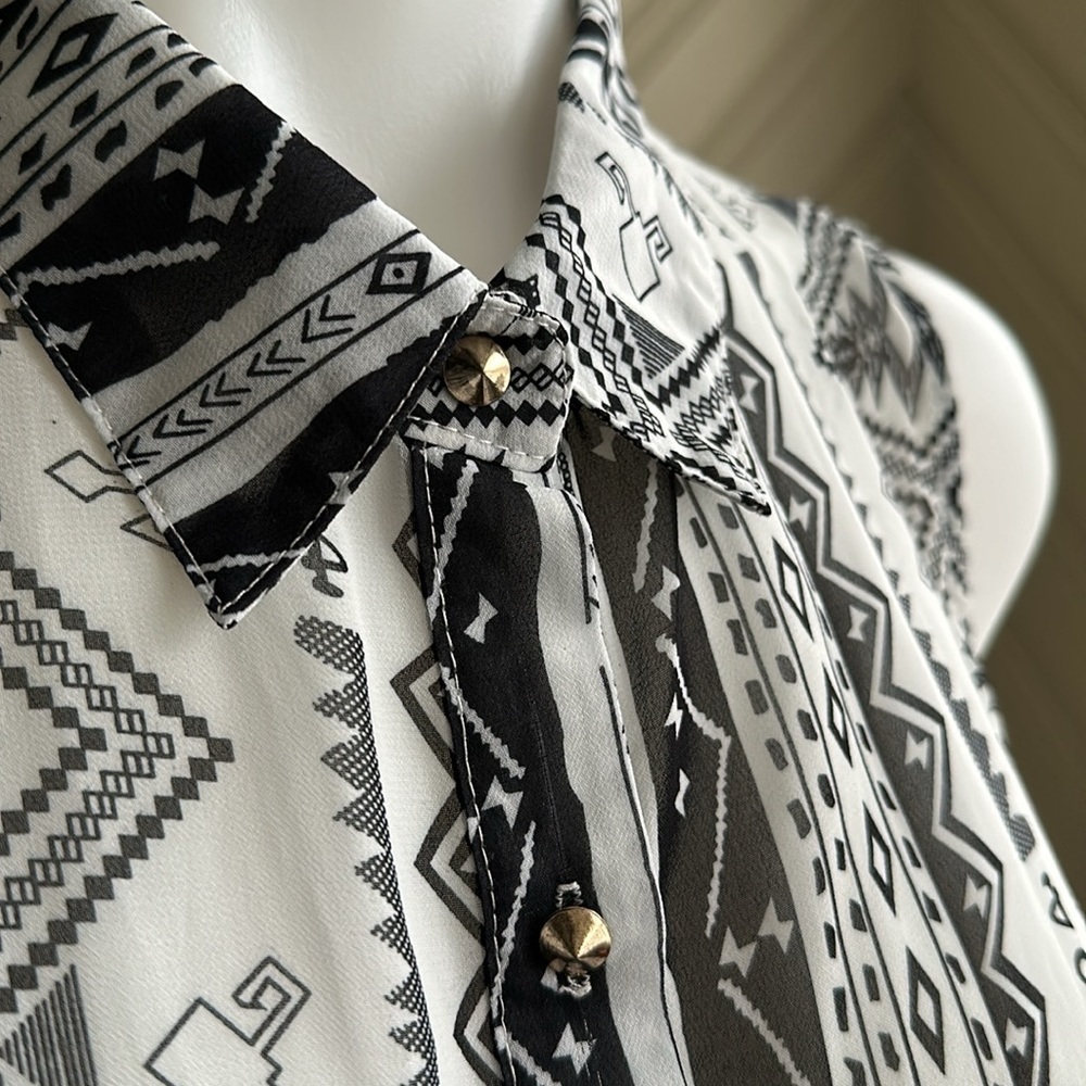 Tribal Print Sleeveless Tank Size Large - Picture 4 of 8